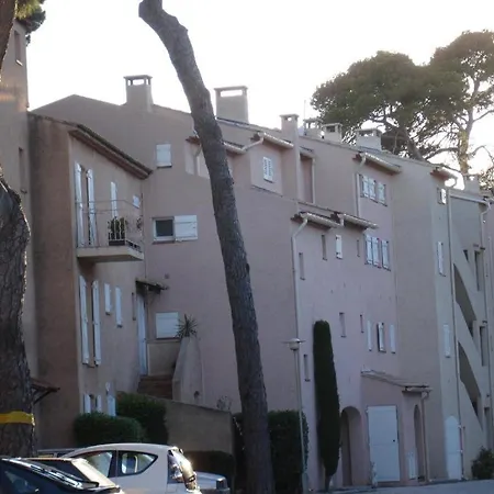 Au Calme, Climatise, Avec Parking, 2 Pas Des Plages, Le Port 아파트 *